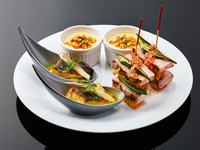 【夜のアフタヌーンティー】鰹のたたきやグリルポークなど全9品+シャンパン含む2時間飲み放題(8/1～9/30)