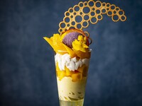 【夏の夜パフェ "ゴールデン・リヴィエラ"】  バー限定でご用意するパフェ