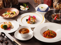 【夏季限定】東天紅名菜 ふかひれと鮑、きのこの熱々スープが味わえるプレミアムコース＋小籠包サービス
