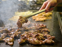 【平日ランチビュッフェ】＼夏を楽しむホテルビュッフェ！焼き立てステーキとひんやりソフトクリームも食べ放題／