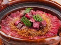 Private room guaranteed 【Ebisu Ushimitsu Premium Course】 “Wagyu uni yukke dog ~prepared right in front of you~”, “Exquisitely selected tenderloin spicy brioche cutlet sandwich”, and “Clay-pot rice with select Wagyu tenderloin and sirloin ~kura-mabushi~”