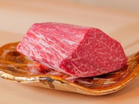 個室確約！夏の【"人生を変えるヒレ”コース】「厳選和牛の雲丹ユッケドッグ」「厳選ヒレ肉の旨辛ブリオッシュカツサンド」「厳選和牛ヒレの産地別2種食べ比べ」