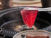 Private rooms guaranteed! We offer a new [Sukiyaki or Shabu-Shabu Course] allowing you to enjoy Wagyu beef. You can choose between sukiyaki or shabu-shabu. The course includes “Classic Wagyu Yukke” and “Spicy-Savory Brioche Cutlet Sandwich made with carefully selected tenderloin.”