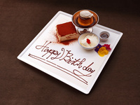 【Anniversary plates2,000円】お誕生日やお祝い事はプレートで盛大にお祝いしよう！ご希望メッセージやお名前をお入れできます！