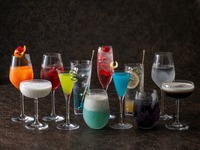 【Weekdays after 5:30 PM: no time limit for stay】 <Includes cocktails made with birthstones and favorite colors> Shine Muscat and Pear Afternoon Tea & 25 types of free-flowing coffee | 8,500 yen