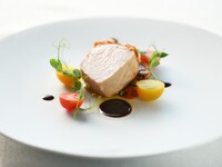 [Lunch Course] 4 dishes showcasing seasonal flavors + 2-hour open bar featuring sparkling wine and more