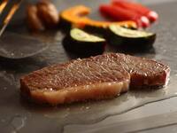 Reservation-only! “Kobe Beef Tasting Course” – Main steaks: a comparison of premium lean meat and sirloin! A total of 6 courses.