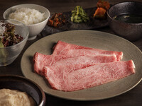 【焼肉うしごろ 京都店 限定ランチ】黒毛和牛 大判サーロインのすき焼きセット
