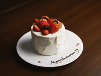【DINNER｜Premium Anniversary Course】シーズナルホールケーキが彩る 贅沢な記念日フルコース 全6品