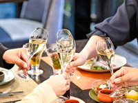 [September, October, November] Choose your main dish + Buffet with 3 types of alcoholic drinks (unlimited time)
