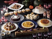 Weekdays/Sofa seating away from the window[Limited-Time Offer: Fall Halloween Buffet Starting at 11:30 a.m. / No Time Limit] Enjoy our pastry chef’s special fall-flavored desserts on the top floor of the hotel.