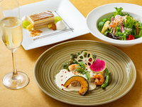 HOLIDAY PREFIX LUNCH with a Glass of Sparkling Wine［From September］