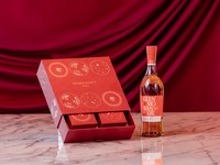 Box of 4 Mooncake with Bottle of Glenmorangie
