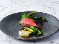 【この夏限定厳選牛のステーキランチ！】スパークリング又はビールのプレゼント！サラダ・スープ・パン・メインは厳選牛サーロイン120g！