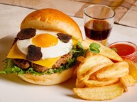 ＜平日・お月見バーガー付＞『お月見アフタヌーンティー with 京都・祇園辻利の宇治茶』秋の夜長にお月見気分を楽しめる“2色団子やうさぎのマシュマロ、紫芋のマカロン”などを堪能！マリアージュフレールもお替り自由　9/14～11/4