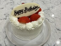 【バースディケーキ】ストロベリーショートケーキ（白）4号サイズ