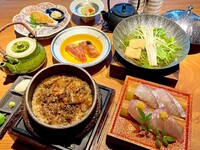 Starting 9/1: [~Autumn Flavors~ Autumn Cosmos Lunch] Choose your meal! Options include ‘Simmered pot with autumn yellowtail, momiji-tai, and yuzu’ and ‘Rice cooked in a hanging kettle with matsutake mushrooms and Wagyu beef’. Special weekday price: 2,800 yen.