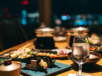 Post-work dinner set: For groups of 3 or more, 8 varieties total – “Yoi no Kurenai” | Grilled domestic beef on a ceramic plate, shrimp tempura dog, sea bream rice pot 【Weekdays only: 5,000 yen / Regular price on Saturdays, Sundays, and holidays: 5,500 yen (incl. tax)】
