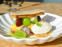(9/10～)【ランチ】《平日限定》ル・ブール・ノワゼット名物デザート“シャインマスカットと巨峰のミルフィーユ”が食べられるデザートコース（全4品）