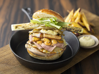 [Lunch & Dinner] ☆1 drink included☆ AUTUMN GOURMET EDITION「LUCKY DUCK BURGER」