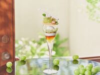 【平日限定】シャインマスカットとアールグレイの贅沢パフェ（コーヒーまたは紅茶1杯つき）