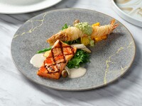 【平日ランチ】　有頭海老カダイフ包み揚げとサーモングリルのWメイン