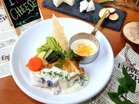 【9月限定ランチ】Cheese Lover’s Delight  シーフードのチーズグラタンと ハーブチキン