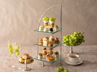 【Entry after 5:30 PM on weekdays; no time limit for stay】 <Includes sparkling wine with Shine Muscat> Shine Muscat and pear afternoon tea & 25 types of free-flowing coffee | 8,200 yen