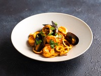Lunch Set [Linguine in Seafood Bisque Cream]