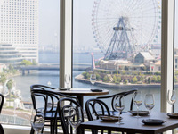 【990 yen per hour | All-you-can-drink at lunch】 Enjoy Sakuragaoka even more during the day. Sip drinks at your leisure in this stylish setting while taking in the view!