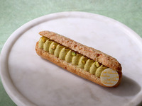 Éclair Pistachio