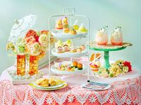 ♥【土日祝：～8/29・30迄限定パフェ＜ミニサイズ＞付き】桃とメロンづくしのバカンス・アフタヌーンティー（2時間カフェフリー7/1～）