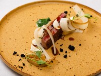 [Luxurious full course meal with guaranteed window-side night view] Enjoy a luxurious seven-course meal of seasonal ingredients, including two main dishes of lobster and Wagyu beef loin, plus a toast with sake.
