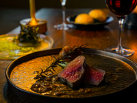 【PRESTIGE－プレステージ－】肉魚のWメイン豪華食材＋プロポーズ・記念日に最適＆花束付き＆個室確約