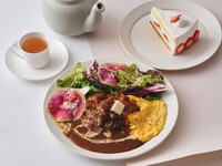 【デザート＆ドリンク付きのスペシャルランチ】発酵バター香る若鶏のブラウンシチューオムレツライス