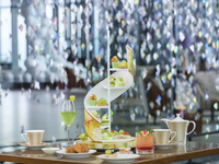 [Sat-Sun/Holidays & Online 18% OFF] “Shine Muscat & Vanilla” Afternoon Tea with a Welcome Cocktail