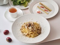 [Special Lunch with Dessert & Drink] Chestnut and three-mushroom cream pasta <with salad>