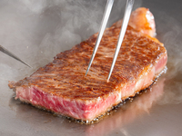 【Festa de um Dia Feliz】 Almoço especial limitado para o Silver Week: Salada César com alface romana e carne magra de gado Wagyu