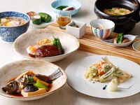 “September Only | 20% OFF” Lunch featuring 3 chef’s selection set meals to choose from + one complimentary drink for toast + mini dessert