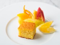 Semolina cake with fruit