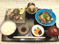 カツオのたたきと白金豚の角煮定食