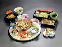 Due to popular demand, a second installment! [“Kaga Stroll” Lunch – Autumn Hues: The Bounty of Kaga] Available only on weekdays at 1 PM! Sample various seasonal delicacies from Kaga, one by one, with one drink included.