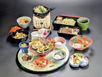 Part 2: “Kaga Stroll – Night: Autumn Hues & the Bounty of Kaga” Dinner at hall seats with a view of Tokyo Station; you can also choose Morishizu! One drink included.