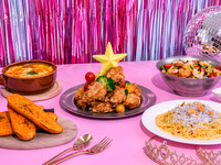 Let’s toast together! New Year’s party plan