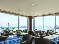 【WEB予約限定・窓側席確約】＜いちご入りシャンパンまたはクリスマスカクテル付き＞【あまおうのアフタヌーンティー～クリスマスバージョン～＆25種のカフェフリー | 10,800円