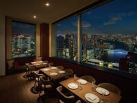 【Xmas2026】スカイラウンジ窓際席確約　天空のクリスマスディナー全8品＋乾杯酒