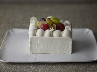 【10/1〜】ぶどうずくしのショートケーキ 四角型 4名様分【 ¥4,500円(税別) 】