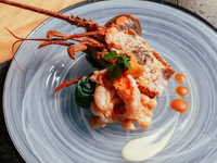 【12/24–12/26 Dinner】A luxurious 10-course Christmas dinner featuring Matsusaka beef and live Ise shrimp. ★Early booking benefit until 11/23: a glass of champagne included★