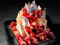 【Noël Jewelry Collection】 “Strawberry Quartz” (two-tiered strawberry cake / lower tier approx. 12cm + upper tier approx. 9cm) <Limited to 10 pieces>