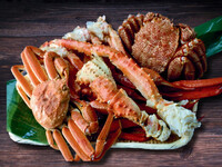 [Available only from 10:00–17:00] “All-you-can-eat of three premium crab varieties, including king snow crab” – Soft drinks included. 15,800 yen → 14,800 yen